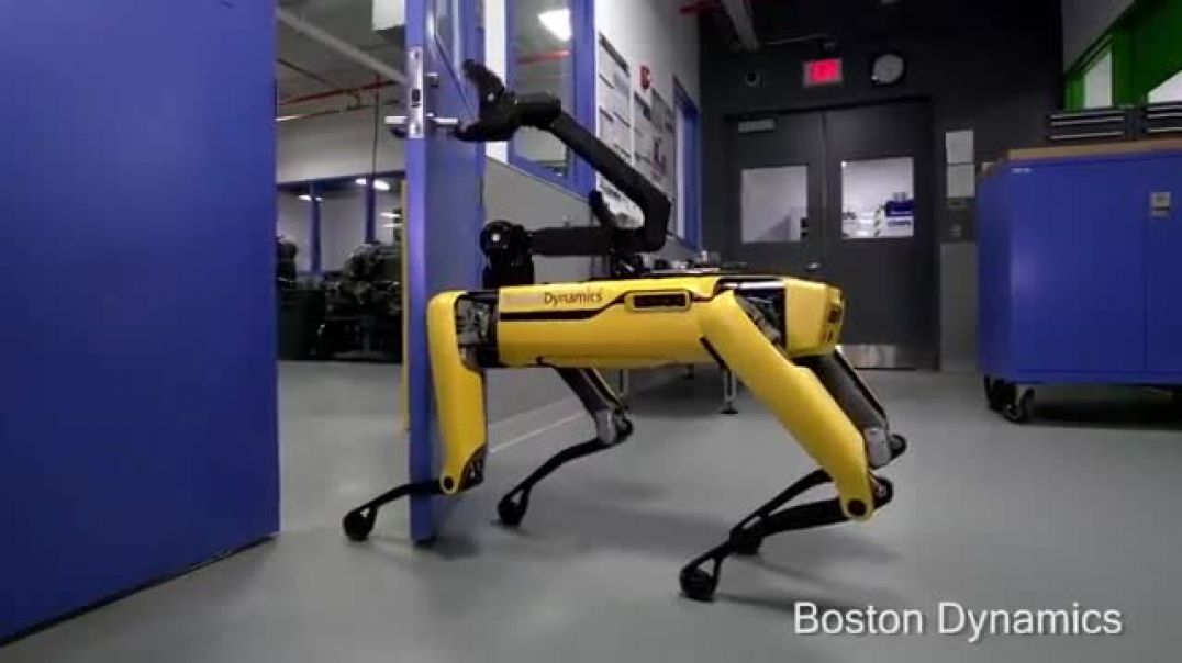 bostondynamics-dogsopeningthedoor.mp4